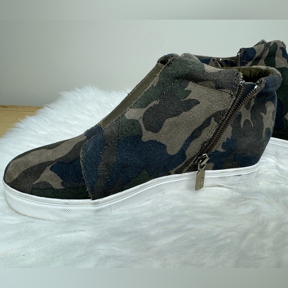 Waterproof Suede Wedge Sneaker Bootie - green size 7 - Picture 2 of 8